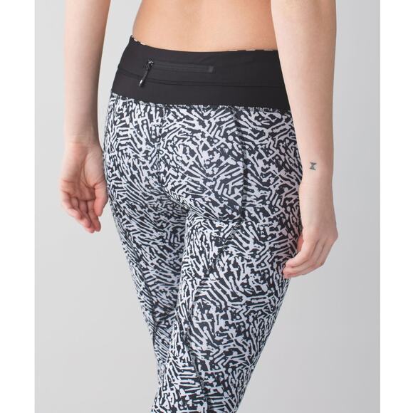 Lululemon Run: Inspire Crop II All Full-On Luxtreme Mini Brushed Animal Size 4 - Picture 12 of 12